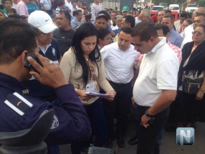 re instalan a vendedores ambulantes fuera del IMSS [ Foto de Nayaritenlinea.mx]
