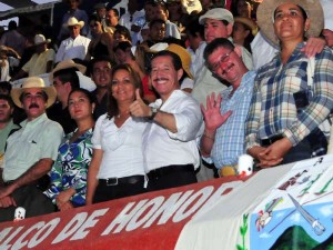 El Gobernador Ney González de visita por Ahucatlán