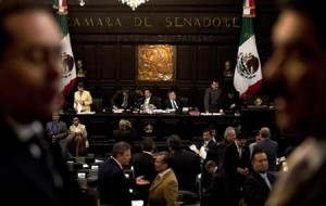 El Senado mexicano aprobó el viernes un aumento en la tasa del Impuesto al Valor Agregado (IVA) y un incremento en el Impuesto sobre la Renta (ISR). Foto: Reforma
